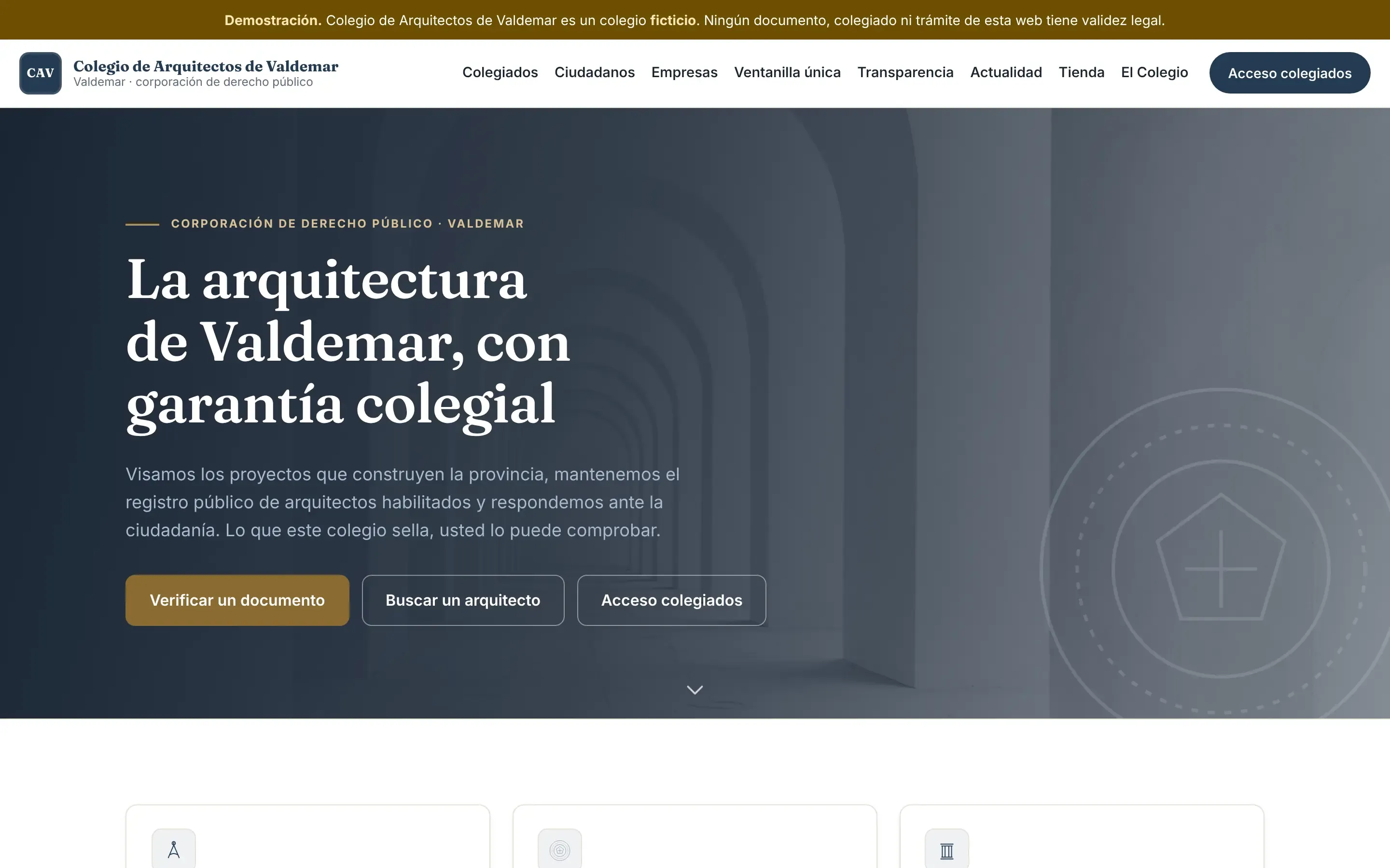 Web pública del colegio ficticio Arquitectos de Valdemar: aviso de demostración, titular de portada y los botones Verificar un documento, Buscar un arquitecto y Acceso colegiados.